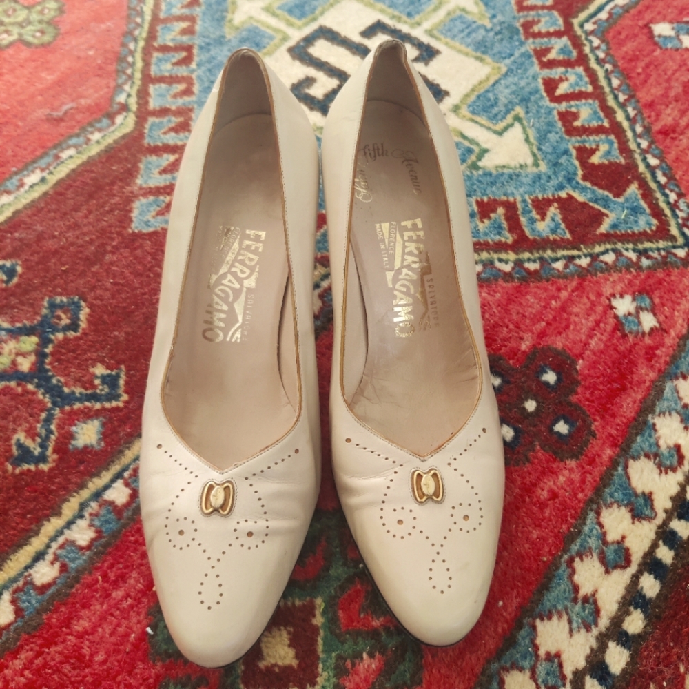 Vintage Ferragamo pumps, cream, made in Italy, size 10B, leather